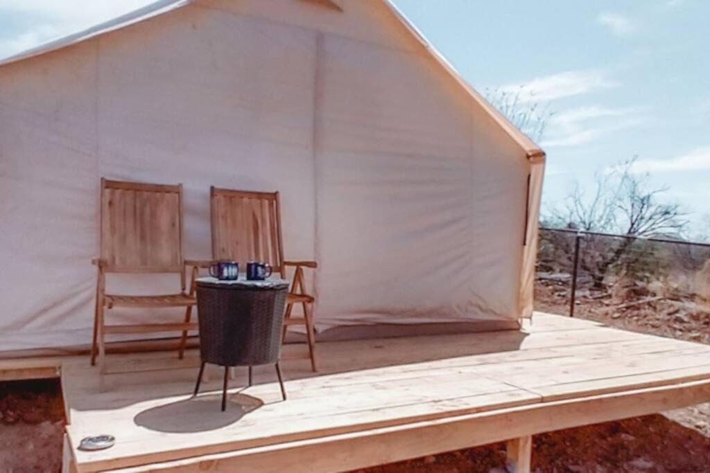 Silver Spur Homestead Luxury Glamping - The Cowboy Tombstone Exterior foto